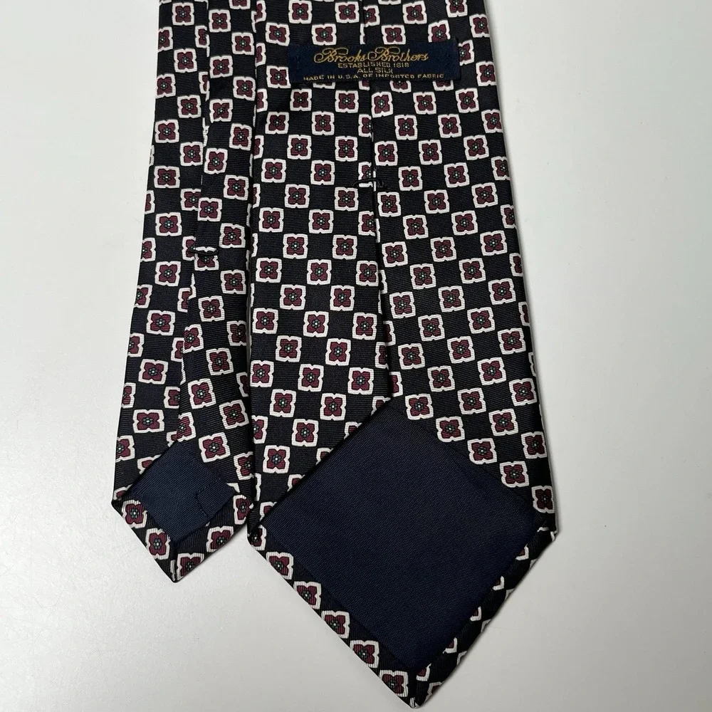 Brooks Brothers 100% Silk Black Red White Geometric Print‎ Tie Italy Classic 58